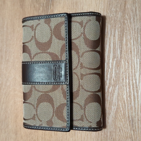Vintage Coach Wallet - Picture 1 of 9
